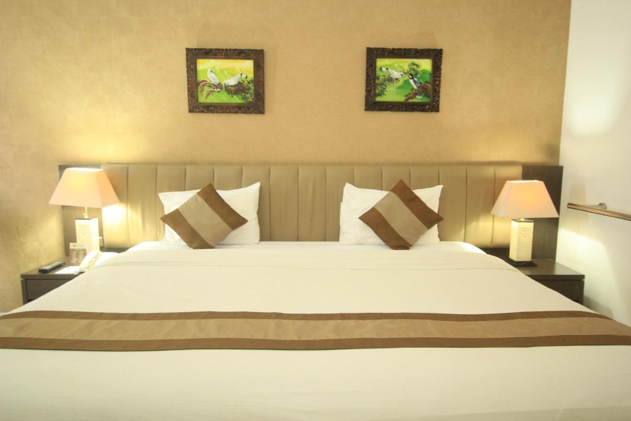 Hotel On The Rock Kupang  Exterior photo
