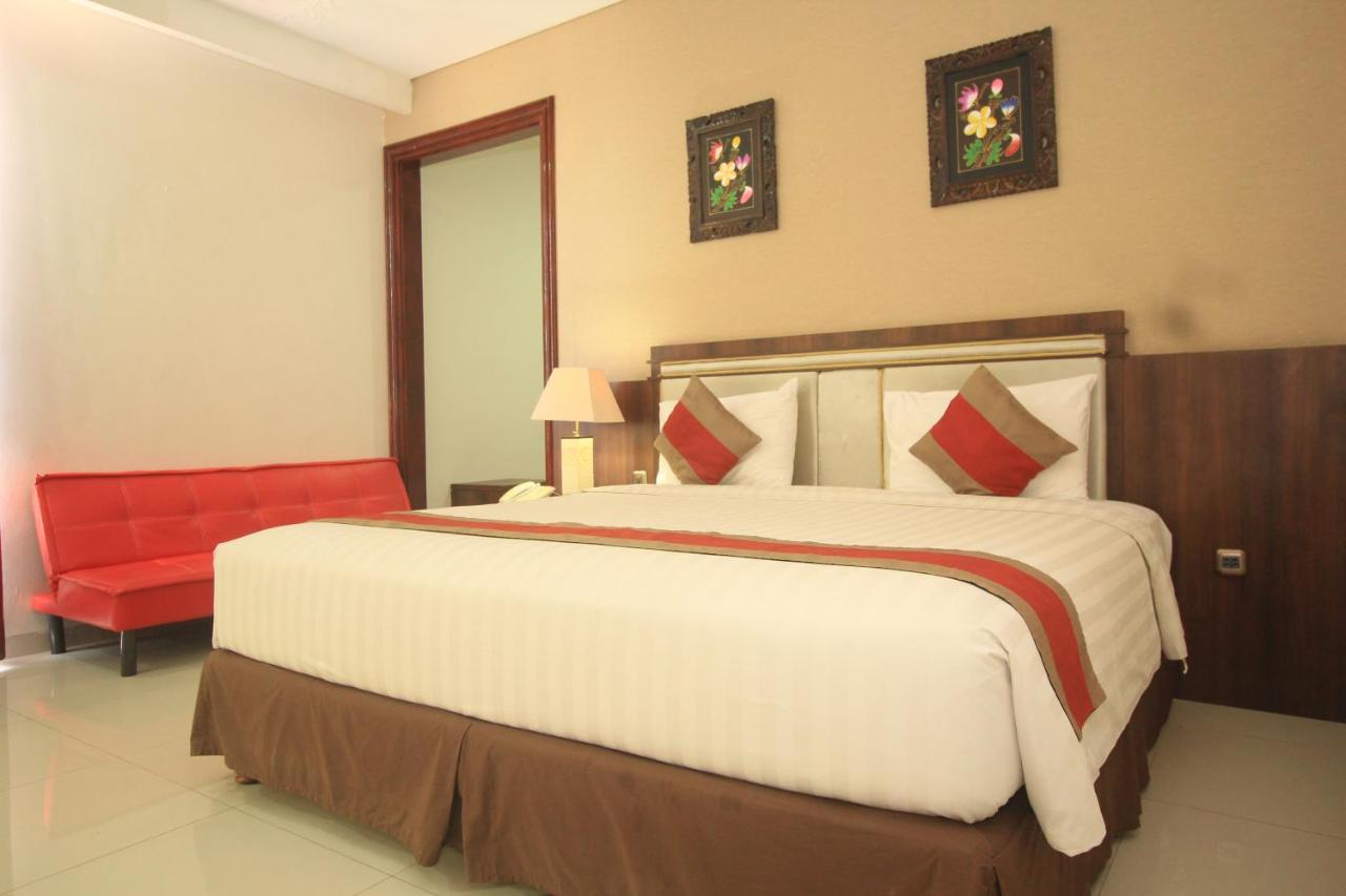Hotel On The Rock Kupang  Exterior photo