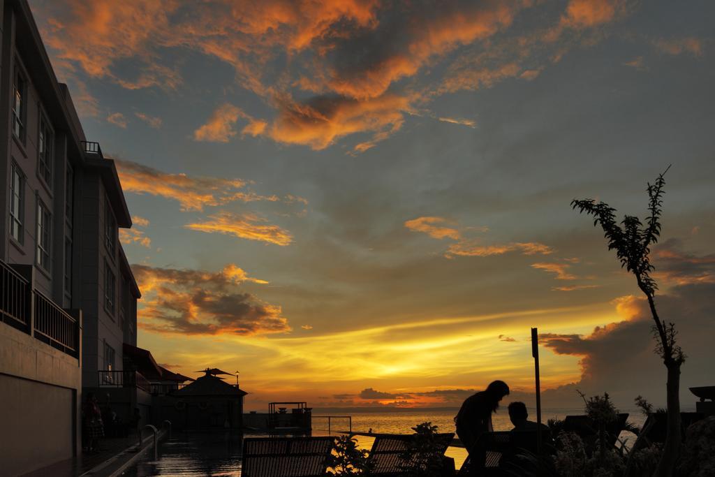 Hotel On The Rock Kupang  Exterior photo
