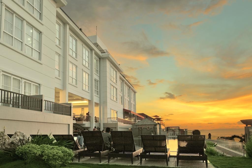 Hotel On The Rock Kupang  Exterior photo