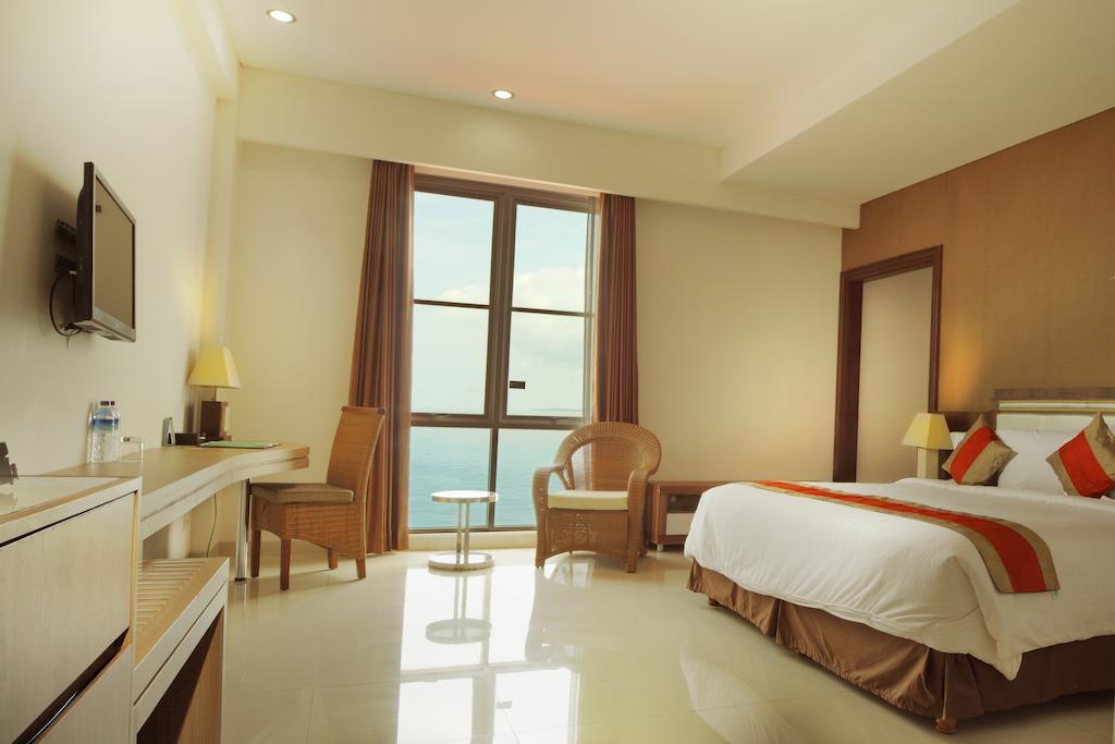 Hotel On The Rock Kupang  Exterior photo