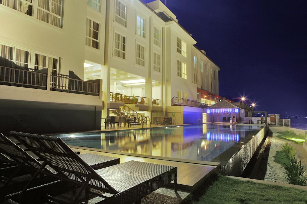 Hotel On The Rock Kupang  Exterior photo